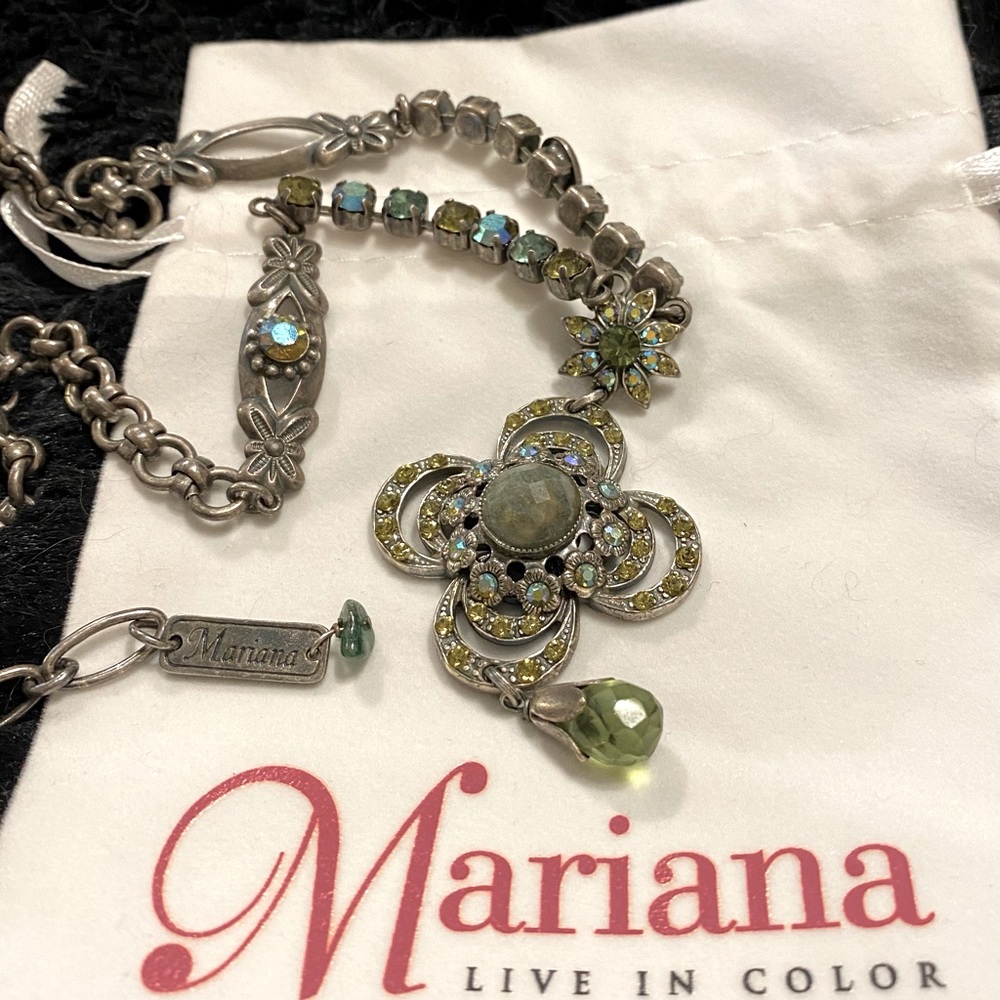 Mariana necklace w/Swarovski crystals